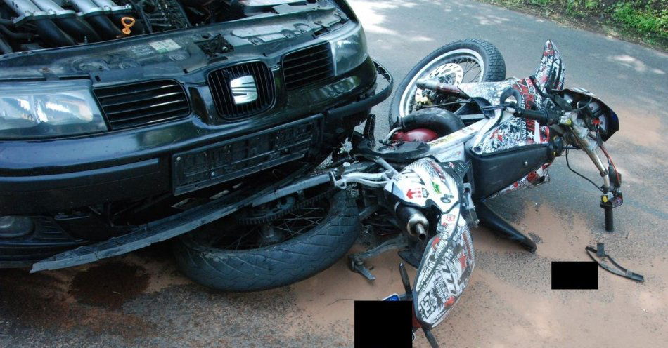 zdjęcie: Zdarzenie drogowe z udziałem motorowerzysty / fot. KPP Hrubieszów