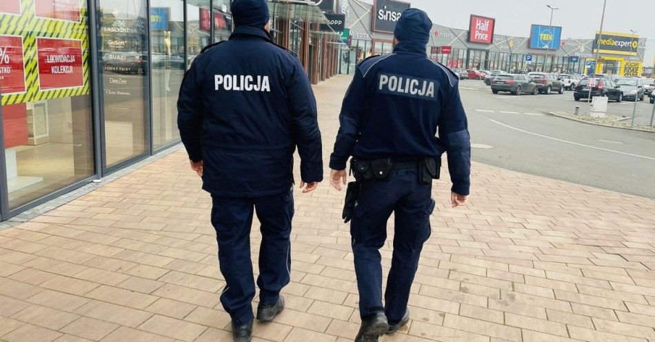 zdjęcie: Wzmożone patrole policji w galeriach przed świętami / fot. KPP w Stargardzie