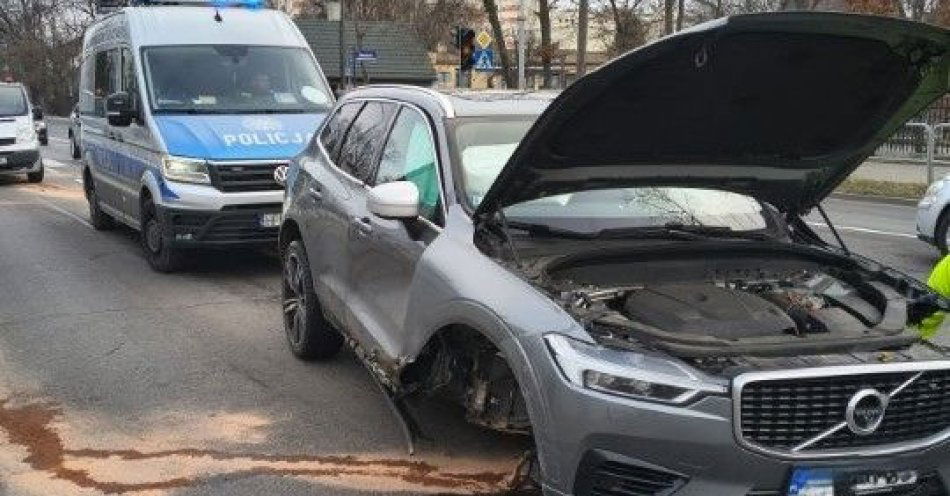 zdjęcie: Zderzenie Mercedesa i Volvo na Limanowskiego / fot. KMP w Radomiu