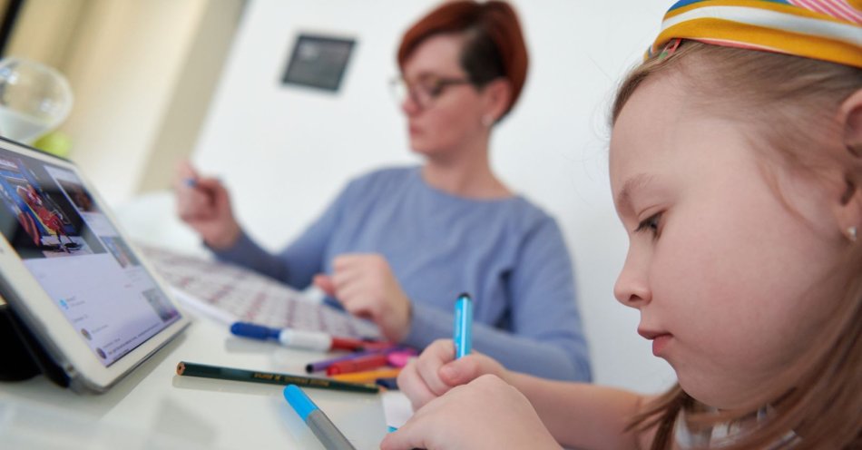 zdjęcie: Pieniądze z bonu edukacyjnego trafiają już do rodzin / v11575445