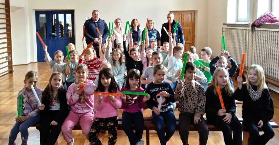 zdjęcie: Policjanci rozmawiali z uczniami w Suścu o bezpiecznej zimie / fot. KPP Tomaszów Lubelski