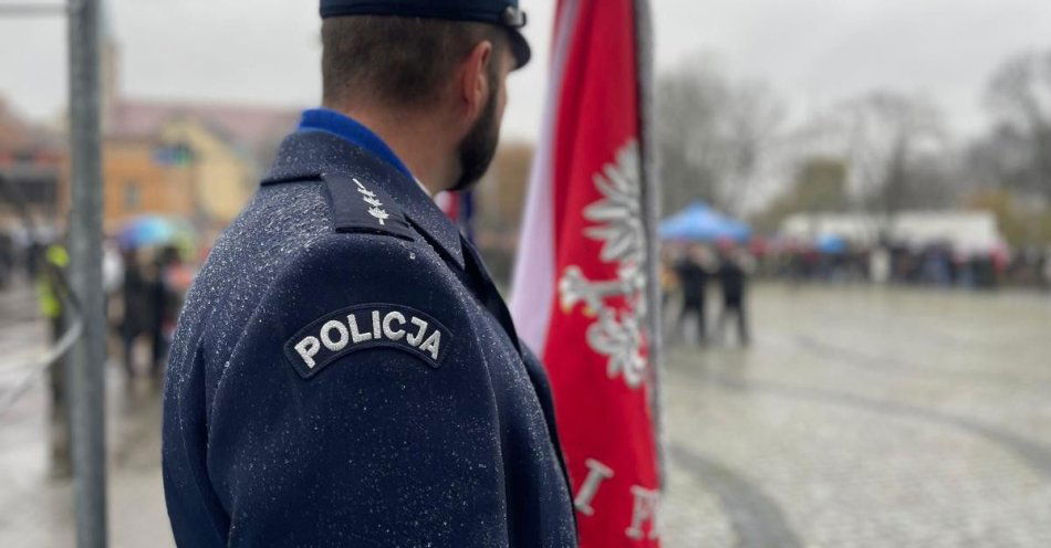 zdjęcie: Policjanci uczcili 107. rocznicę odzyskania niepodległości / fot. KPP Międzyrzecz