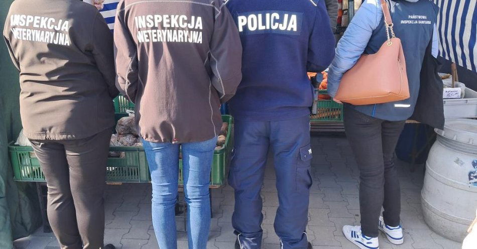 zdjęcie: Dzielnicowi i służby sprawdzili targowiska w powiecie / fot. KPP w Radziejowie
