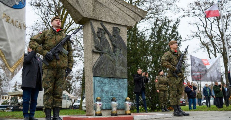 zdjęcie: Obchody 104. rocznicy zdobycia lotniska Ławica / fot. PAP