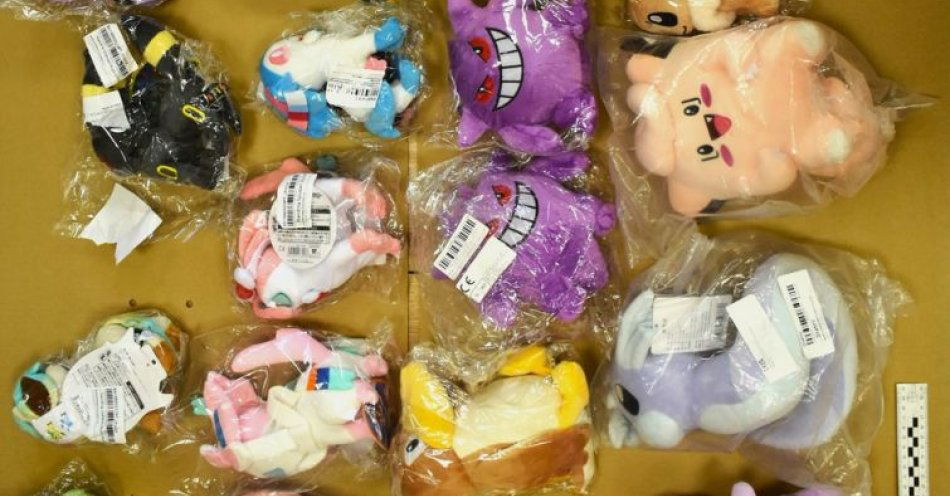 zdjęcie: Goleniowscy policjanci zabezpieczyli ponad 1300 podróbek / fot. KPP w Goleniowie