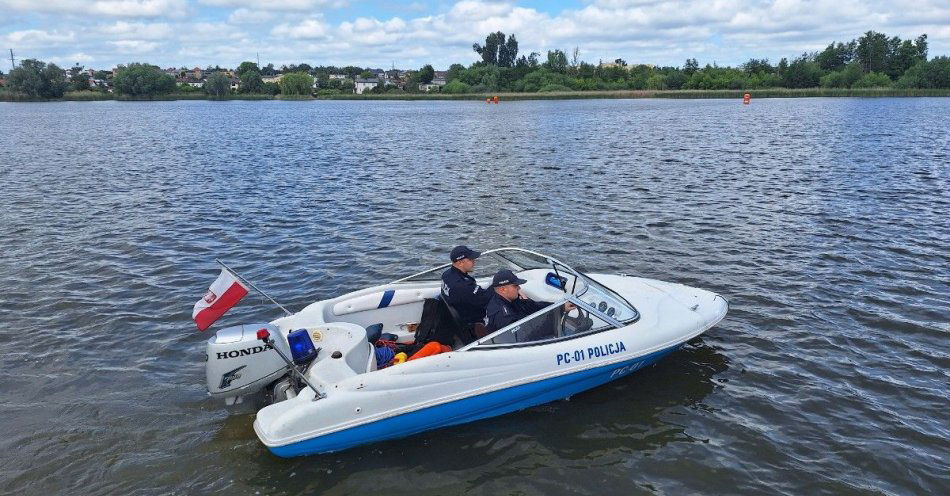 zdjęcie: Policjanci rozpoczęli służby na wodach / fot. KPP w Żninie