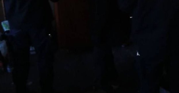 Policjanci uratowali wychłodzonego mężczyznę z pustostanu