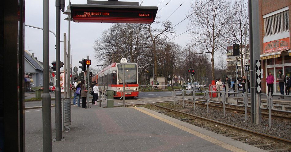 zdjęcie: Poszukiwany wpadł, bo pił piwo na przystanku tramwajowym / pixabay/89564