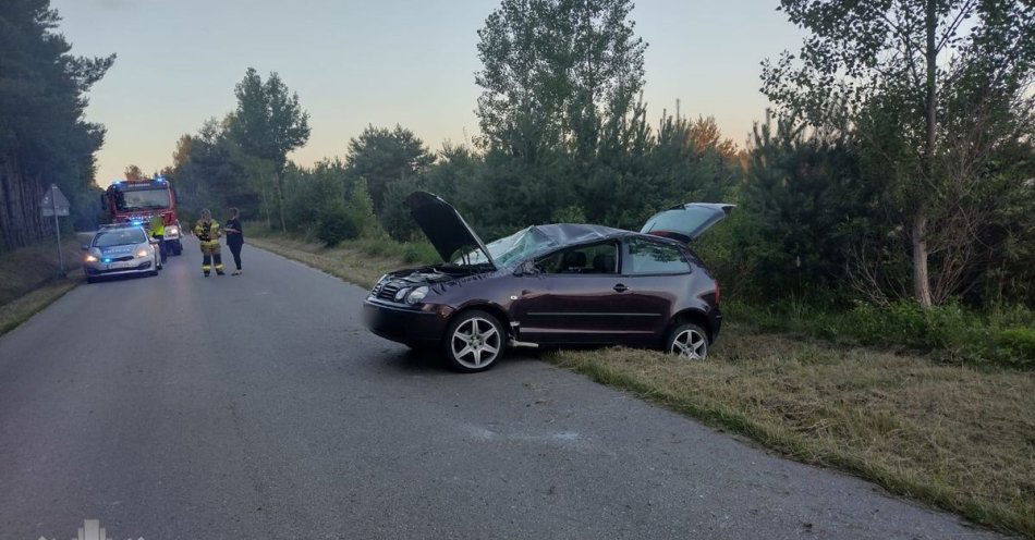 zdjęcie: Wypadek w Brudnowie. 21-latek został ranny / fot. KPP w Przysusze