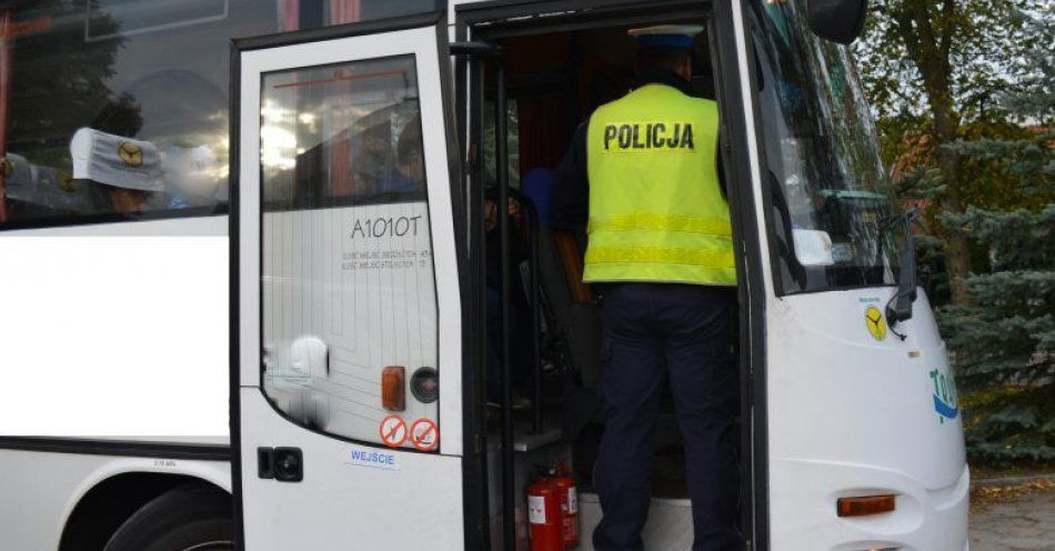 zdjęcie: Kontrole autokarów Białobrzegi / fot. KPP w Białobrzegach