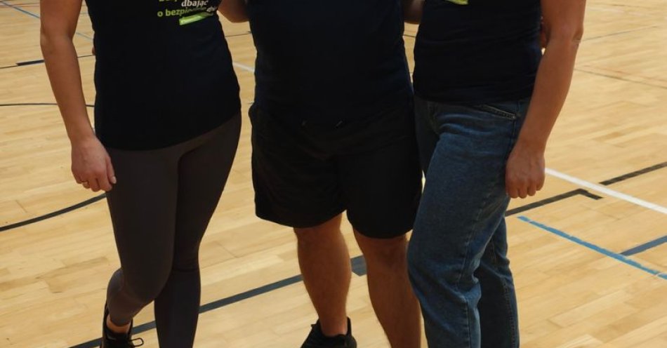 zdjęcie: Kurs samoobrony dla kobiet w Pajęcznie przy wsparciu Cementowni Warta / fot. KPP w Pajęcznie