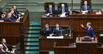 Sejm podjął uchwałę ws. działań niezbędnych dla zapewnienia spełniania przez TK wymogów bezstronnego i niezawisłego sądu