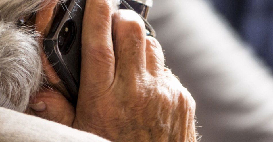 zdjęcie: Seniorka wzięła kredyty i straciła 42 tys. zł / fot. KMP w Jastrzębiu Zdroju
