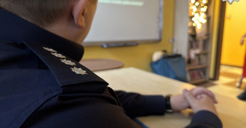 zdjęcie: Mikołajkowa debata o bezpieczeństwie z policją w Sosnowcu / fot. KMP w Sosnowcu