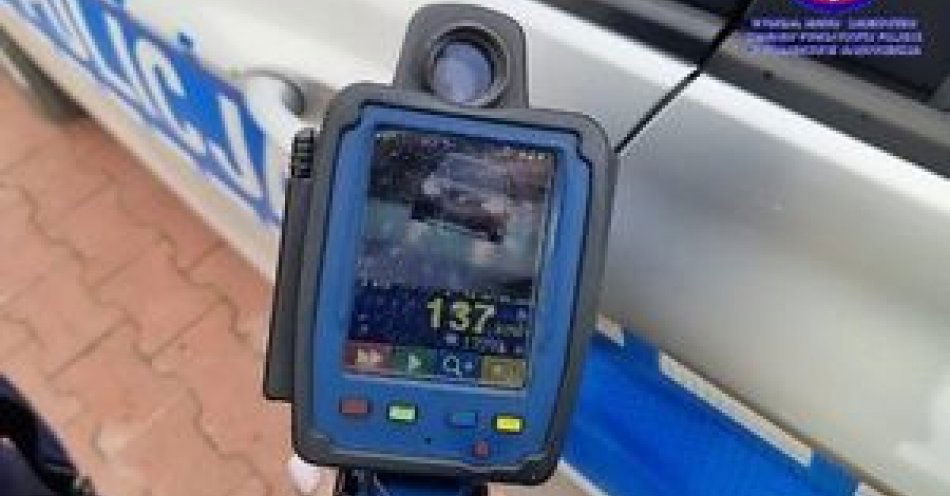 zdjęcie: Jechał 137 km/h w terenie zabudowanym – policjanci zatrzymali mu prawo jazdy / fot. KPP w Tomaszowie Mazowieckim