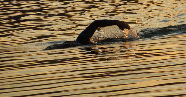 Jakub Grabara z Iławy pokonał najdłuższe jezioro w Polsce! Płynął ponad 11 godzin