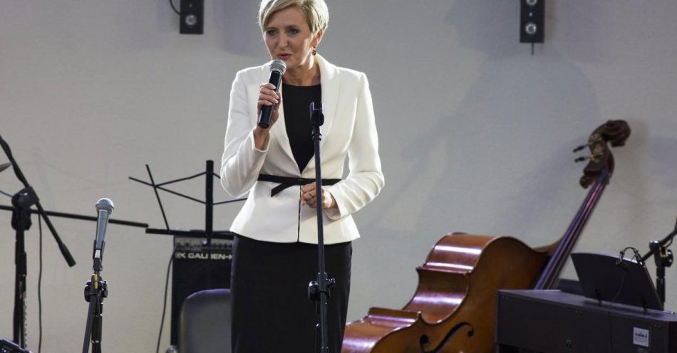 zdjęcie: Pierwsza dama wzięła udział w święcie Ośrodka Szkolno–Wychowawczego dla Dzieci Niewidomych w Laskach / fot. PAP
