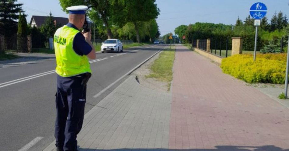 zdjęcie: Policjanci zatrzymali dwa prawa jazdy za przekroczenie prędkości. Pirat pędził 142 kilometry na godzinę w obszarze zabudowanym / fot. KPP w Chojnicach