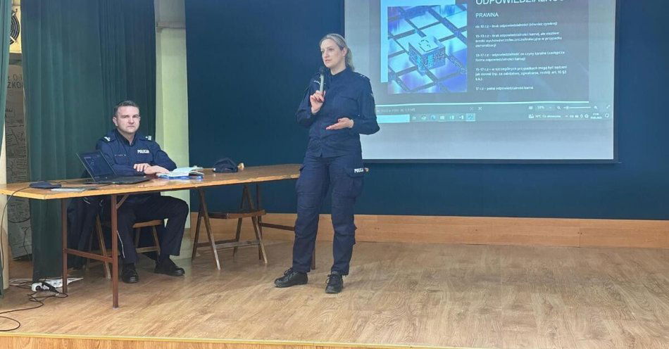 zdjęcie: Policjanci z Jasła o AI, cyberbezpieczeństwie i hejcie / fot. KPP w Jaśle