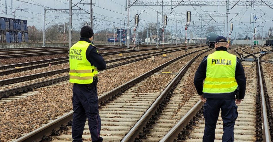 zdjęcie: Policyjna operacja TOR w Łukowie zwiększa ochronę kolei / fot. KPP Łuków