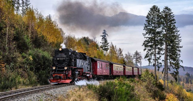 Lokomotywa PKP z wizerunkiem Jana Czochralskiego rozpoczęła podróż po Polsce