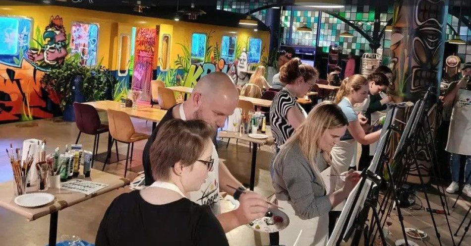 zdjęcie: Malowanie przy winie z LORAMI ART / kupbilecik24.pl / Malowanie przy winie z LORAMI ART