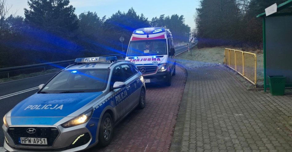 zdjęcie: 56 latek odnaleziony na przystanku po nocnym zaginięciu / fot. KPP w Wałczu 1