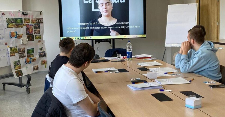 zdjęcie: Policja ostrzega przed handlem ludźmi przy poszukiwaniu pracy / fot. KPP Inowrocław