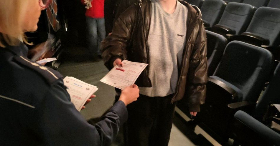 zdjęcie: Filmowe Drogowskazy w Gołdapi uczą o zagrożeniach uzależnień / fot. KPP w Gołdapi