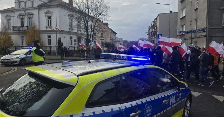 zdjęcie: Tłumy na obchodach 107. rocznicy Niepodległości w powiecie / fot. KPP w Bolesławcu