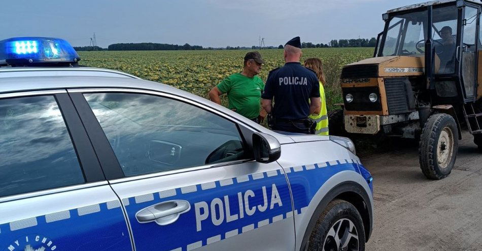 zdjęcie: Gmina Wolsztyn - Policjanci i inspektor PIP podczas wspólnych działań prewencyjnych wśród rolników / fot. KPP Wolsztyn