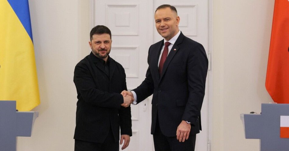 zdjęcie: Politolog: spotkanie prezydentów Polski i Ukrainy jest szansą na odbudowanie relacji polsko-ukraińskich / Warszawa, 19.12.2025. Prezydent Karol Nawrocki (P) oraz prezydent Ukrainy Wołodymyr Zełenski (L) po zakończeniu spotkania z przedstawicielami mediów w Pałacu Prezydenckim w Warszawie, 19 bm. Prezydent Zełenski przebywa z jednodniową wizytą w Polsce. (jm) PAP/Paweł Supernak
