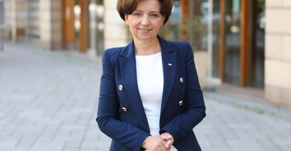 zdjęcie: Na wypłatę 800 plus od przyszłego roku pieniędzy nie zabraknie / fot. PAP