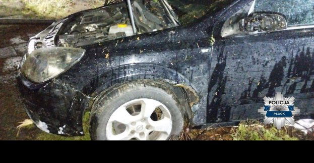 Pijany i bez prawa jazdy. Uciekając przed policjantami wjechał w ogrodzenie