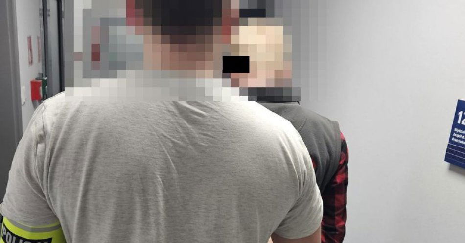 zdjęcie: Dwaj sprawcy zatrzymani – włamywali się do samochodów i kradli radia samochodowe / fot. KPP w Wejherowie