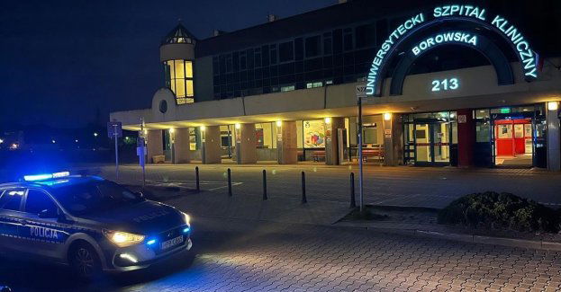 Policjanci świdnickiej drogówki eskortowali karetkę z pacjentem do szpitala