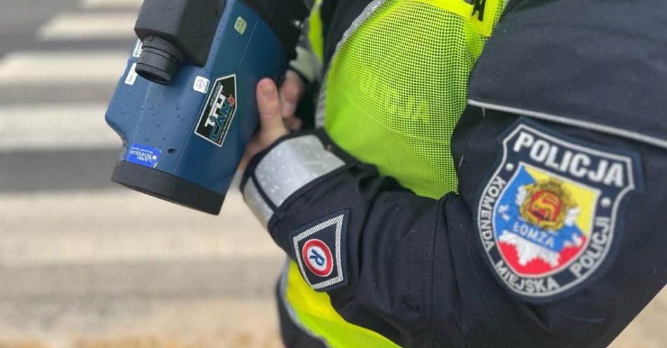 zdjęcie: Prawo jazdy zatrzymane po przekroczeniu prędkości w Łomży / fot. KMP Łomża
