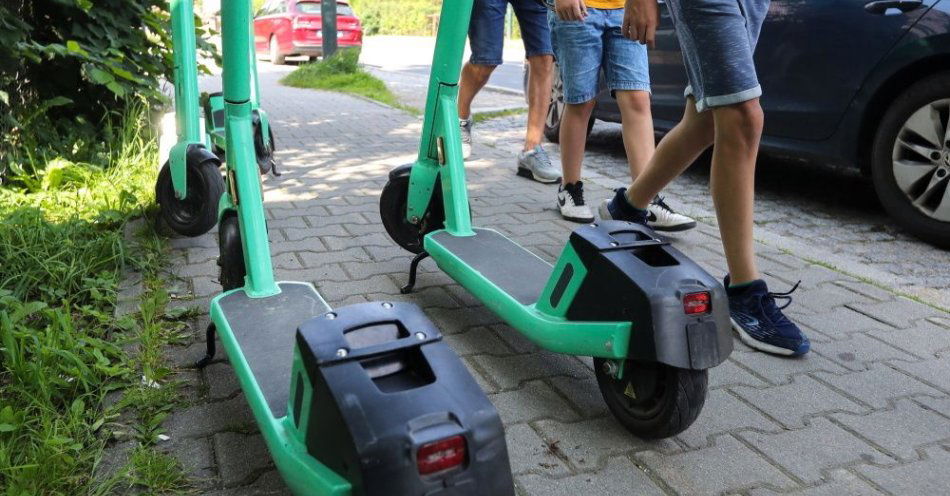 zdjęcie: Złamania żuchwy, urazy mózgu – to skutki wypadków dzieci na hulajnogach elektrycznych / fot. PAP