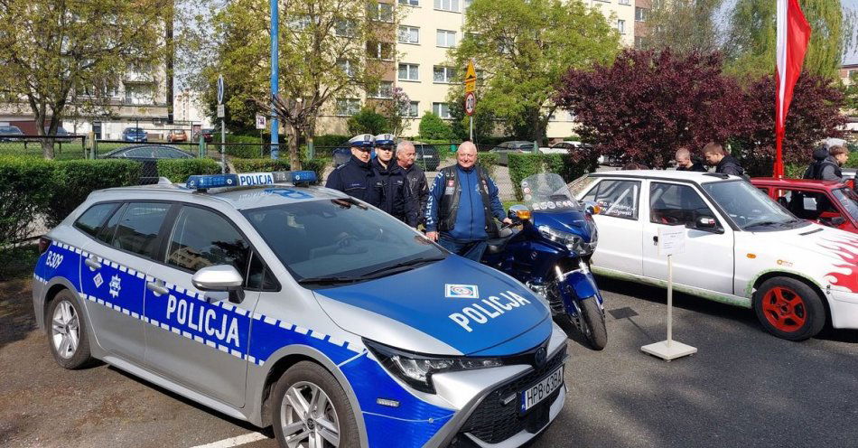 zdjęcie: Dzień motoryzacji w technikum / fot. KPP w Strzelinie