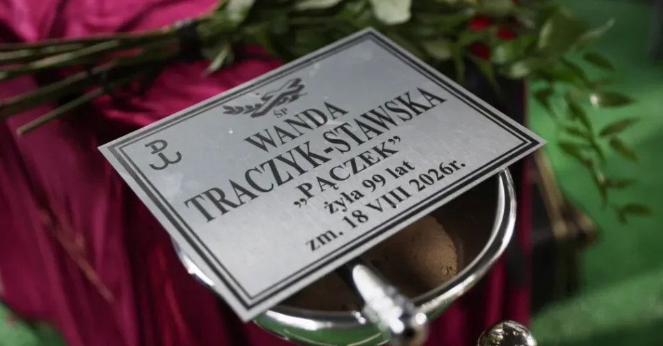 zdjęcie: Warszawiacy pożegnali bohaterkę Powstania Warszawskiego Wandę Traczyk-Stawską / Warszawa, 31.08.2026. Pogrzeb Wandy Traczyk-Stawskiej, byłej żołnierki Armii Krajowej, uczestniczki Powstania Warszawskiego, nauczycielki i Honorowej Obywatelki Warszawy na Cmentarzu Ewangelicko-Augsburskim w Warszawie, 31 bm. Wanda Traczyk-Stawska zmarła 18 sierpnia 2026 roku w wieku 99 lat. (ad) PAP/Leszek Szymański