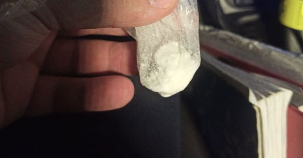 Narkotyki w skarpetce: kierowca zatrzymany i wniosek o deportację