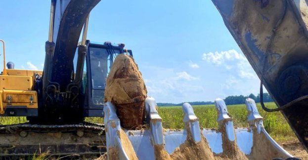 Niewybuch zaklinował się między zębami łyżki koparki