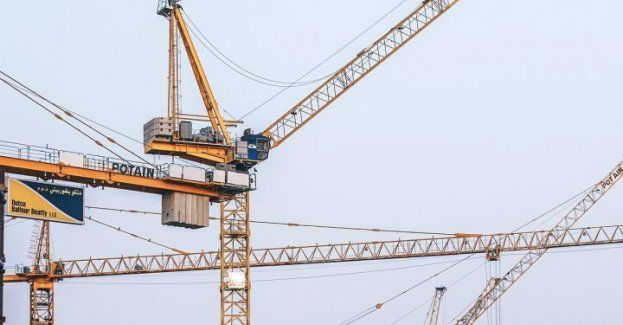 Policja szuka osób, które były świadkami przewrócenia się dźwigu budowlanego w Wieliczce