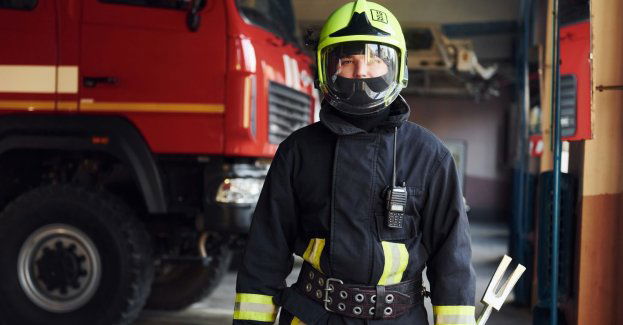 Pod peleryną superbohatera strażak to też człowiek