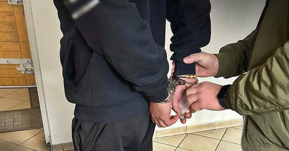 zdjęcie: 30-latek, który na Piaskowej Górze dwukrotnie nożem dźgnął innego mężczyznę, zatrzymany przez policjantów i decyzją sądu tymczasowo aresztowany / fot. KMP w Wałbrzychu