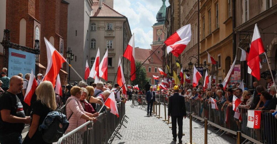 zdjęcie: Zamknięte tylko Krakowskie Przedmieście, ruch wrócił na ulice centrum / fot. PAP