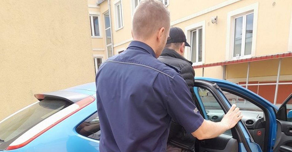 zdjęcie: Kradł butle z gazem – usłyszał zarzuty od policjantów / fot. KPP w Pruszczu Gdańskim