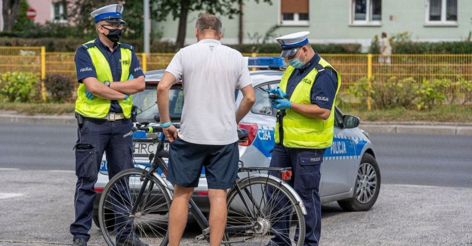 zdjęcie: Kierując rowerem również powinieneś zachować trzeźwość / fot. KPP Aleksandrów