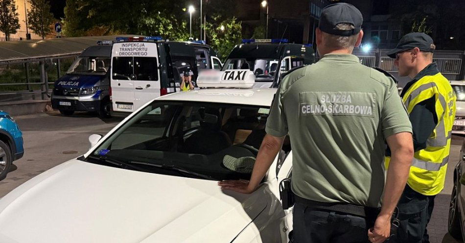 zdjęcie: Policjanci kontrolowali przewozy osób „na aplikację” / fot. KMP w Łodzi