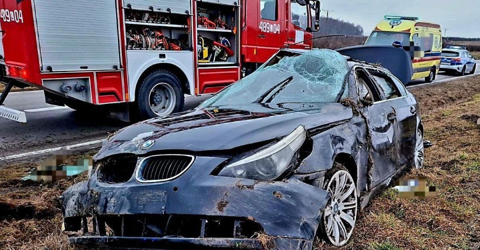 zdjęcie: Mając 3 promile alkoholu dachował BMW na DW-824 / fot. KPP Opole Lubelskie